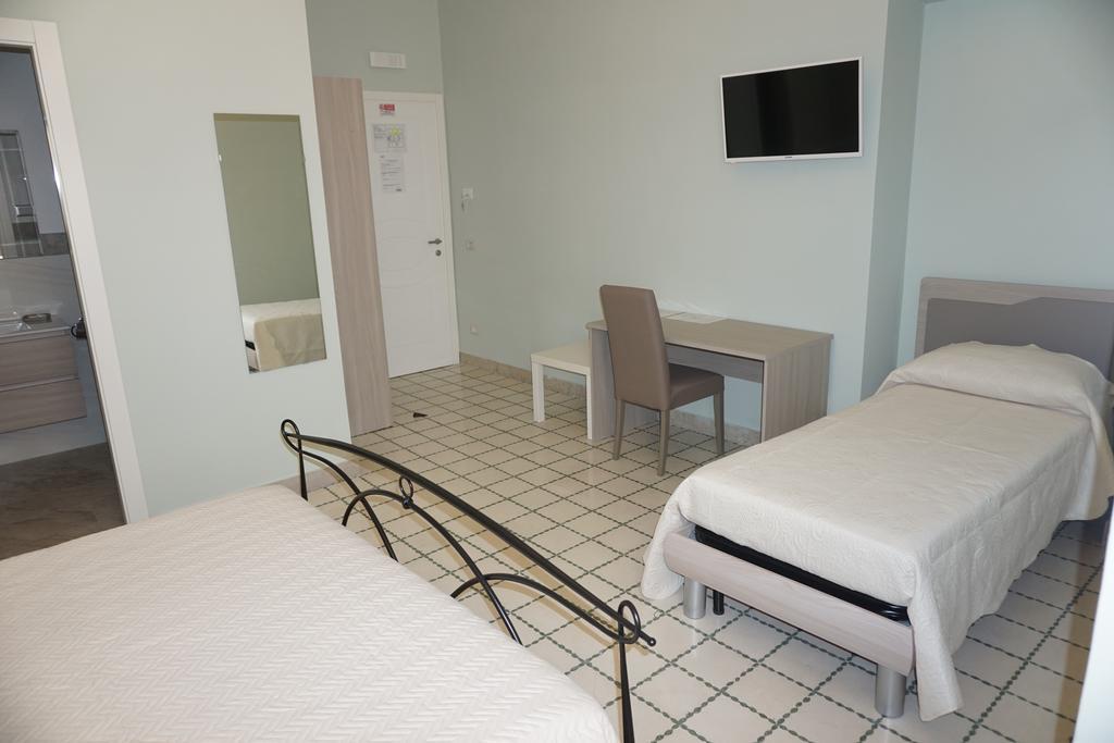 Residence Stendhal Guest House Civitavecchia Buitenkant foto