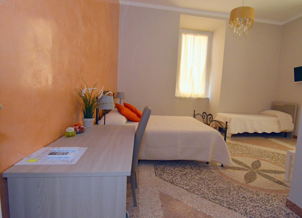 Residence Stendhal Guest House Civitavecchia Buitenkant foto