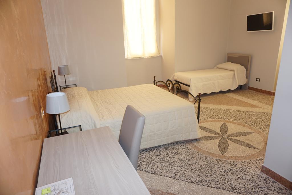 Residence Stendhal Guest House Civitavecchia Buitenkant foto